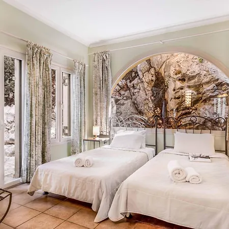 Elpida * Sivota (Lefkada)