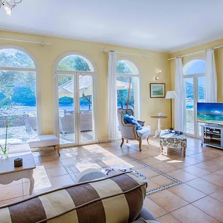 Elpida Villa Sývota