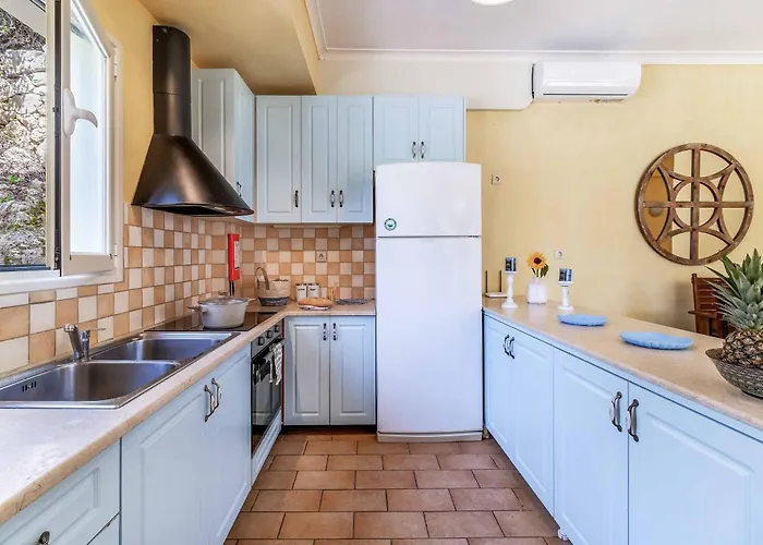Elpida Villa *