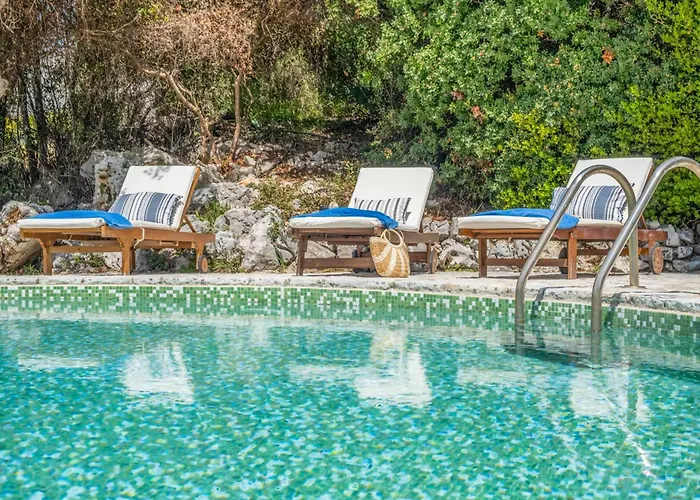 Elpida Villa *